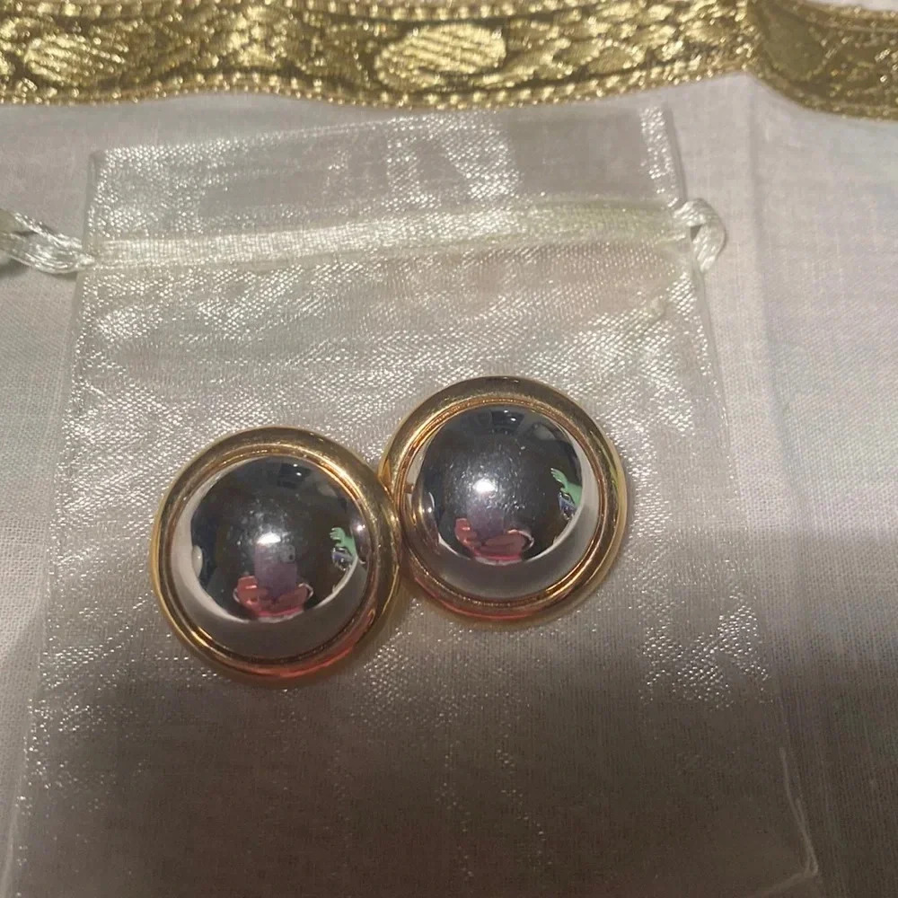 Vintage MONET Clip on earrings. Round